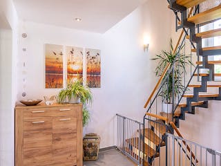 Massivhaus Passivhaus Hägele mit Lichthof von MYMassivhaus, Satteldach-Klassiker Innenansicht 5