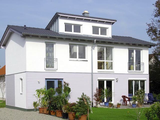 Blockhaus Strasser D119 von Frammelsberger R. Ingenieur-Holzbau, Satteldach-Klassiker Außenansicht 1