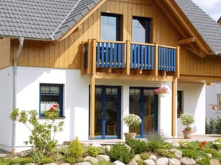 Blockhaus Musterhaus Mülheim-Kärlich 1 D122 von Frammelsberger R. Ingenieur-Holzbau, Satteldach-Klassiker Außenansicht 3