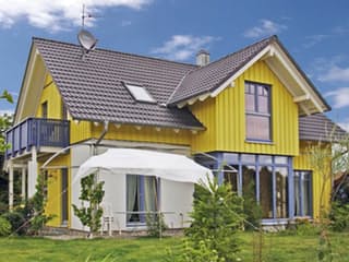 Blockhaus Schwander D123 von Frammelsberger R. Ingenieur-Holzbau, Satteldach-Klassiker Außenansicht 1