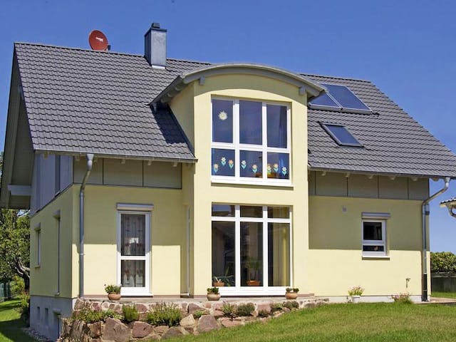 Blockhaus Lehnen D138 von Frammelsberger R. Ingenieur-Holzbau, Satteldach-Klassiker Außenansicht 1