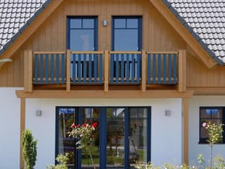 Blockhaus Wagner D139 von Frammelsberger R. Ingenieur-Holzbau, Satteldach-Klassiker Außenansicht 2