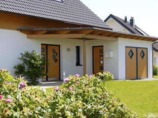 Blockhaus Wagner D139 von Frammelsberger R. Ingenieur-Holzbau, Satteldach-Klassiker Außenansicht 3