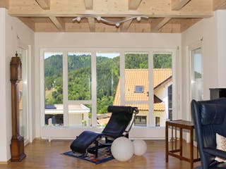 Blockhaus Braun D165 von Frammelsberger R. Ingenieur-Holzbau, Satteldach-Klassiker Innenansicht 2