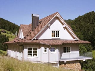 Blockhaus Högerich D208 von Frammelsberger R. Ingenieur-Holzbau, Satteldach-Klassiker Außenansicht 1
