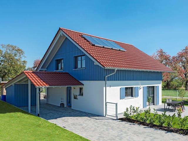 Blockhaus D138 Seifert von Frammelsberger R. Ingenieur-Holzbau, Satteldach-Klassiker Außenansicht 1