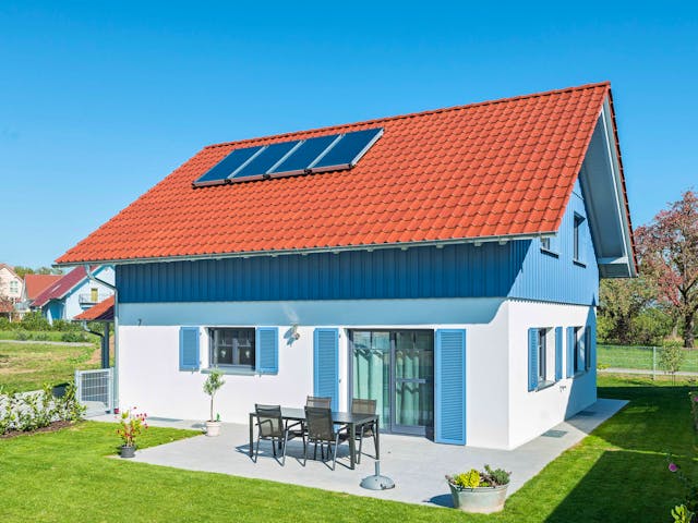 Blockhaus D138 Seifert von Frammelsberger R. Ingenieur-Holzbau, Satteldach-Klassiker Außenansicht 2