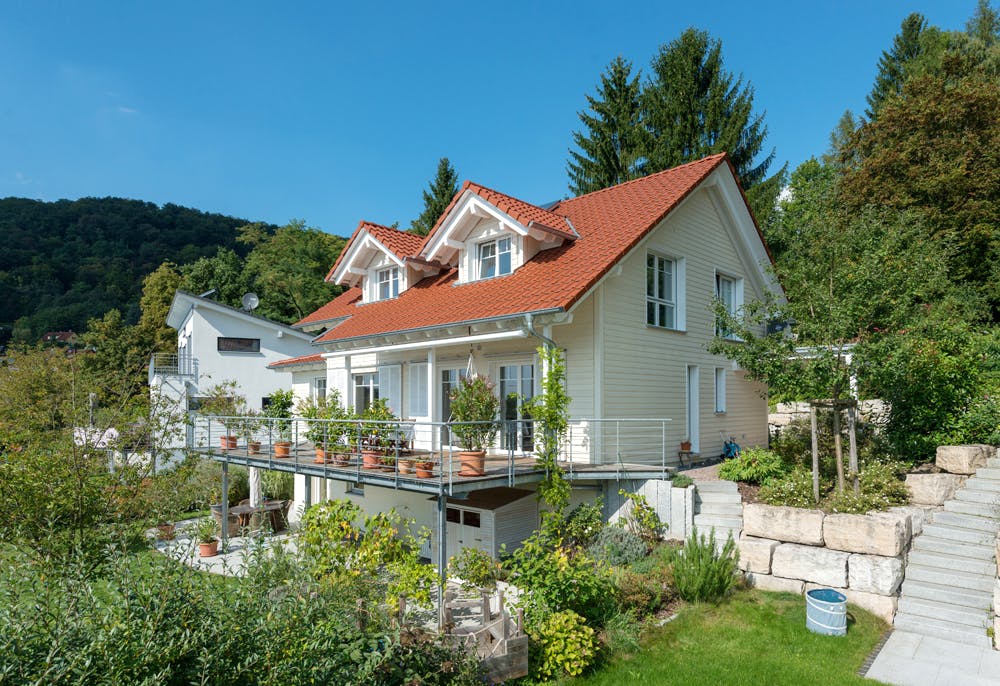 Blockhaus D162 Krastel von Frammelsberger Holzhaus, Satteldach-Klassiker Außenansicht 2