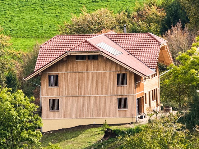 Blockhaus B420 Montigel von Frammelsberger R. Ingenieur-Holzbau, Blockhaus Außenansicht 2