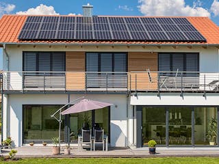 Fertighaus Haus Feldblick von Naturholzhaus Bayern, Satteldach-Klassiker Außenansicht 3