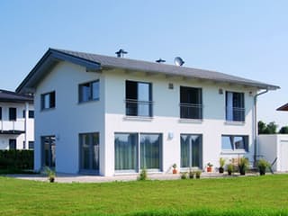 Fertighaus "natur trifft holz" nr.2 von wir leben haus Schlüsselfertig ab 446664€, Satteldach-Klassiker Außenansicht 1