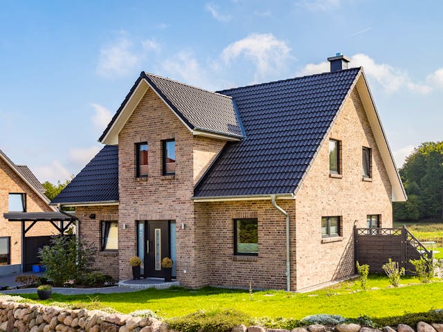 Massivhaus Flemhude von Nissen Massivhaus, Satteldach-Klassiker Außenansicht 2