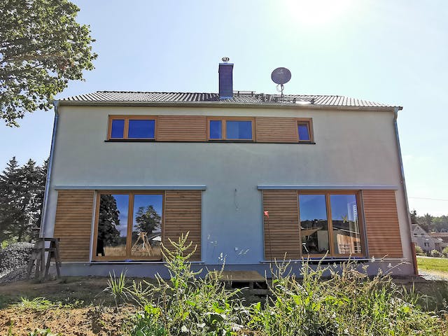 Fertighaus Haus Alma von Gebrüder Noack Holzbau Schlüsselfertig ab 384000€, Satteldach-Klassiker Außenansicht 1
