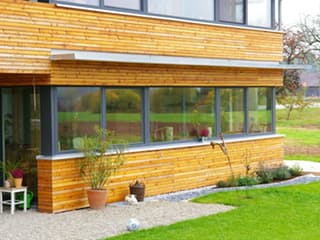 Fertighaus Ohmden von Holzhaus Rosskopf Schlüsselfertig ab 439000€, Satteldach-Klassiker Außenansicht 7