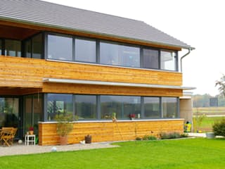 Fertighaus Ohmden von Holzhaus Rosskopf Schlüsselfertig ab 439000€, Satteldach-Klassiker Außenansicht 12