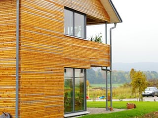 Fertighaus Ohmden von Holzhaus Rosskopf Schlüsselfertig ab 439000€, Satteldach-Klassiker Außenansicht 6