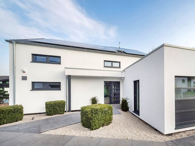 Fertighaus Musterhaus Bad Vilbel von OKAL Haus Schlüsselfertig ab 463900€, Pultdachhaus Außenansicht 3