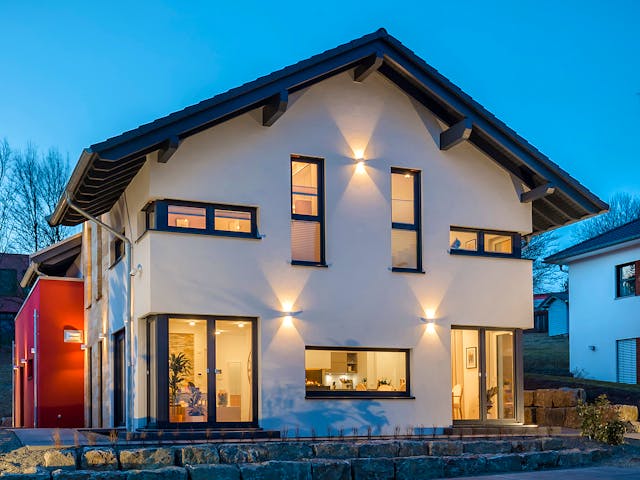 Fertighaus Musterhaus Estenfeld von OKAL Haus Schlüsselfertig ab 686900€, Satteldach-Klassiker Außenansicht 2