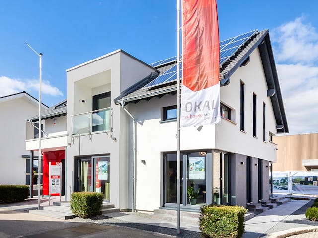 Fertighaus Musterhaus Fellbach von OKAL Haus Schlüsselfertig ab 557900€, Satteldach-Klassiker Außenansicht 3