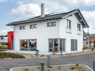 Fertighaus Musterhaus Günzburg von OKAL Haus Schlüsselfertig ab 664900€, Satteldach-Klassiker Außenansicht 2