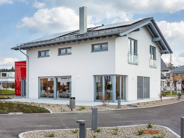 Fertighaus Musterhaus Günzburg von OKAL Haus Schlüsselfertig ab 664900€, Satteldach-Klassiker Außenansicht 2