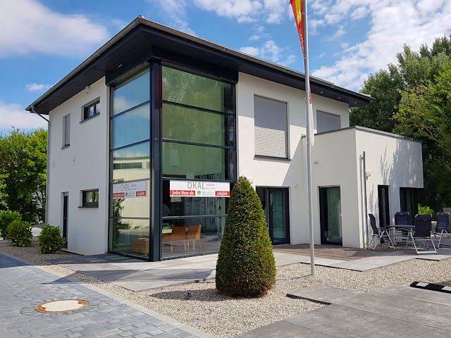 Fertighaus Musterhaus Ingolstadt von OKAL Haus Schlüsselfertig ab 407900€, Stadtvilla Außenansicht 2
