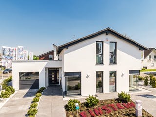 Fertighaus Musterhaus Mülheim-Kärlich von OKAL Haus Schlüsselfertig ab 519900€, Satteldach-Klassiker Außenansicht 2
