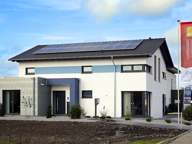 Fertighaus Musterhaus Werder von OKAL Haus Schlüsselfertig ab 527900€, Satteldach-Klassiker Außenansicht 3