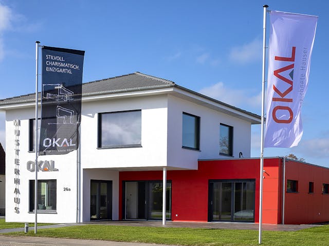 Fertighaus Staffel 16 von OKAL Haus Schlüsselfertig ab 565900€, Stadtvilla Außenansicht 2