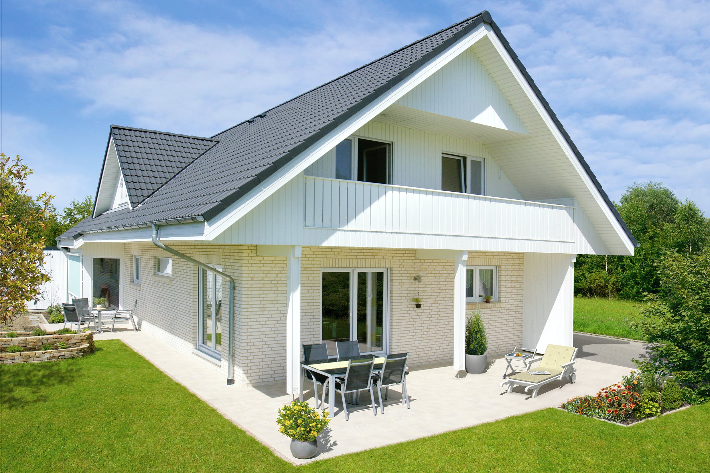 Fertighaus Oslo - mit Einliegerwohnung von Danhaus, Satteldach-Klassiker Außenansicht 1