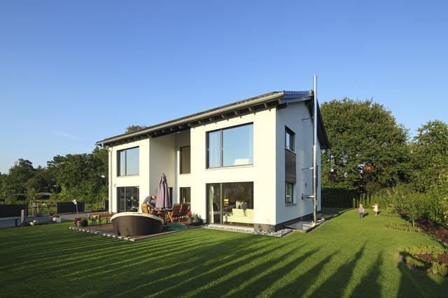 Passivhaus mit großen Fenstern