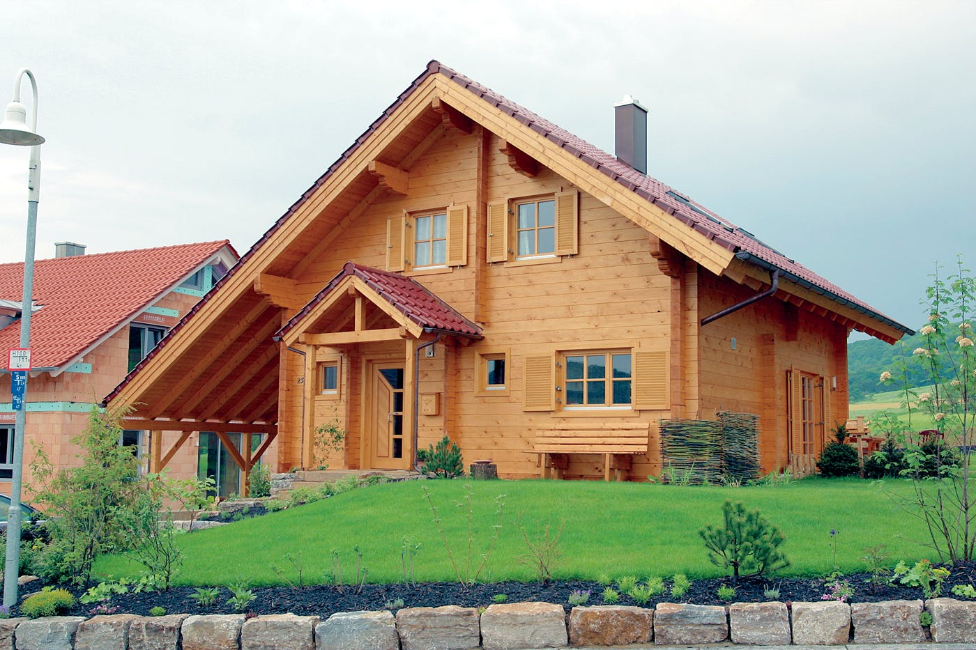 Blockhaus Ottenbach von Rems-Murr-Holzhaus Schlüsselfertig ab 447000€, Blockhaus Außenansicht 2