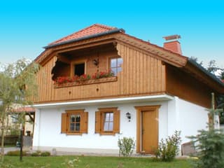 Fertighaus Pinzgau von TIROLIA Ausbauhaus ab 116850€, Blockhaus Außenansicht 2