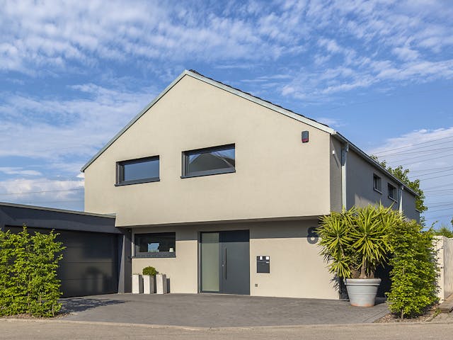 Massivhaus Achenbach von Plan-Concept Massivhaus, Satteldach-Klassiker Außenansicht 2