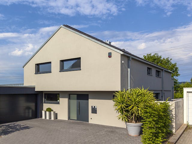 Massivhaus Achenbach von Plan-Concept Massivhaus, Satteldach-Klassiker Außenansicht 3