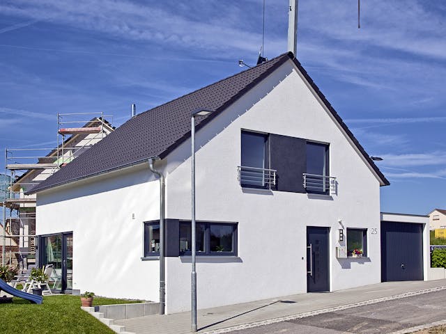 Massivhaus Escher von Plan-Concept Massivhaus, Satteldach-Klassiker Außenansicht 4