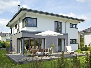 Massivhaus Freiberger von APR Hausbau, Stadtvilla Außenansicht 2
