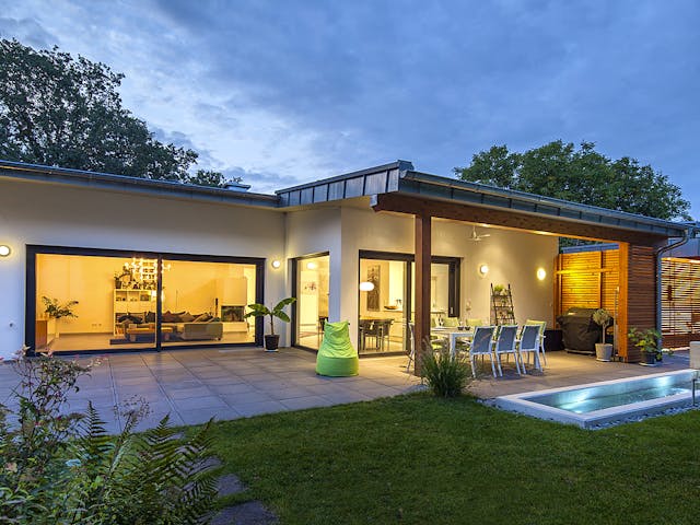 Massivhaus Glasmacher von Plan-Concept Massivhaus, Bungalow Außenansicht 3