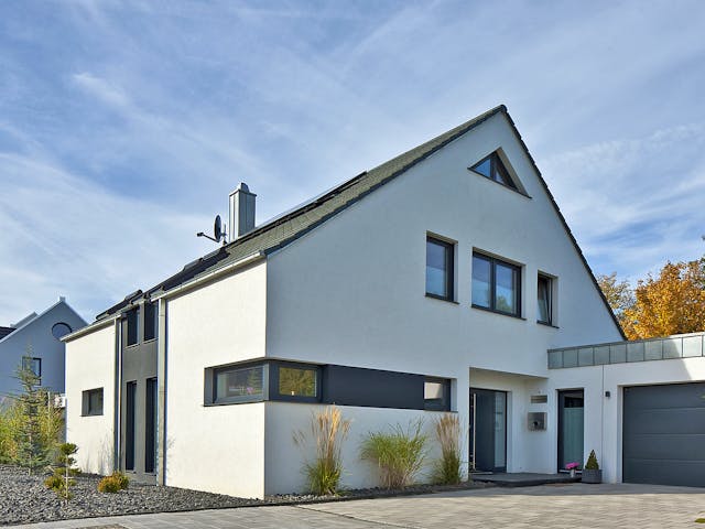Massivhaus Götze von Plan-Concept Massivhaus, Satteldach-Klassiker Außenansicht 2