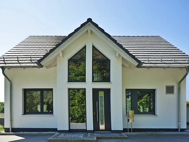Massivhaus Paulik von Plan-Concept Massivhaus, Satteldach-Klassiker Außenansicht 3