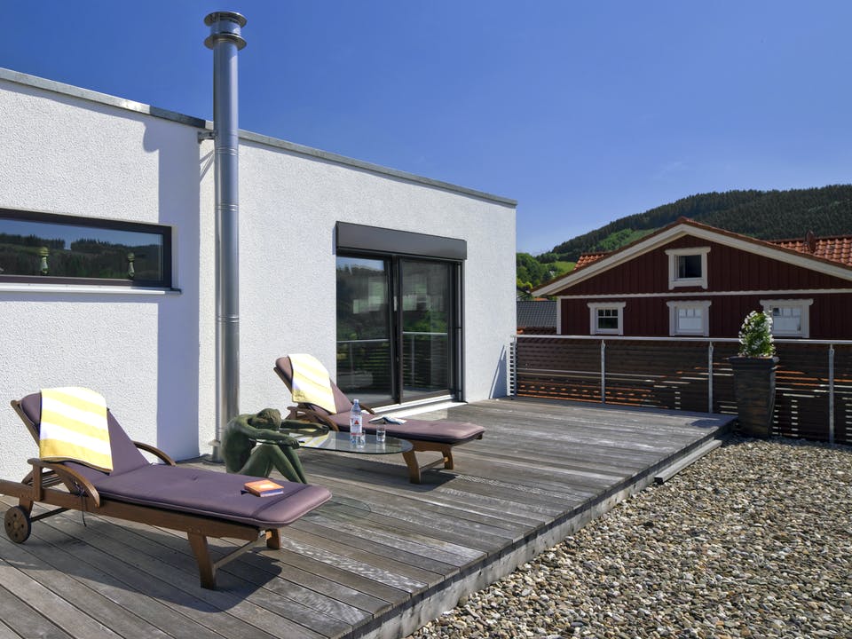 Ein Haus mit Terrasse planen & bauen - Häuser & Infos | Fertighaus.de