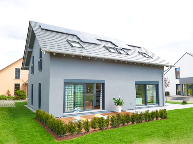 Fertighaus Koblenz von Fingerhut Haus Schlüsselfertig ab 571552€, Satteldach-Klassiker Außenansicht 2