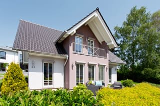 Fertighaus Neunkhausen von Fingerhut Haus Schlüsselfertig ab 445985€, Satteldach-Klassiker Außenansicht 5