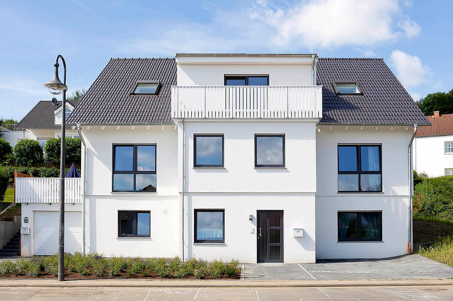 Fertighaus Bonvenon von FINGERHUT-HAUS Schlüsselfertig ab 589158€, Satteldach-Klassiker Außenansicht 2