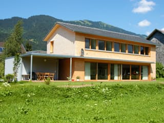 Fertighaus Rahn von Holzhaus Roßkopf Schlüsselfertig ab 298000€, Satteldach-Klassiker Außenansicht 2