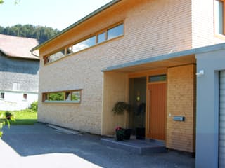 Fertighaus Rahn von Holzhaus Roßkopf Schlüsselfertig ab 298000€, Satteldach-Klassiker Außenansicht 4