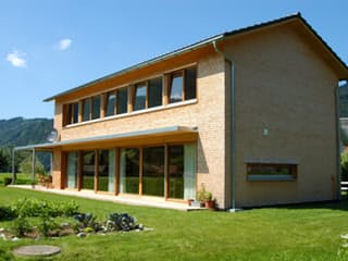 Fertighaus Rahn von Holzhaus Roßkopf Schlüsselfertig ab 298000€, Satteldach-Klassiker Außenansicht 1