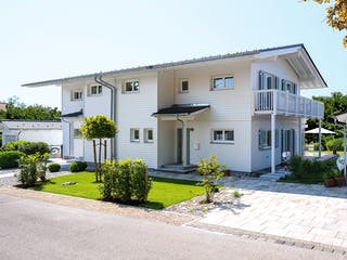 Fertighaus Breitbrunn von Regnauer Hausbau Schlüsselfertig ab 350040€, Satteldach-Klassiker Außenansicht 1