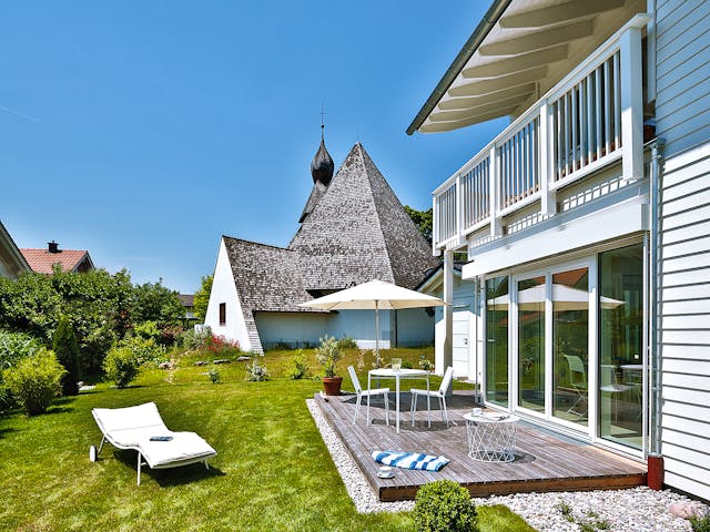 Fertighaus Breitbrunn von Regnauer Hausbau Schlüsselfertig ab 350040€, Satteldach-Klassiker Außenansicht 4