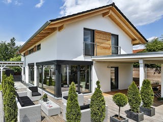 Fertighaus Bruckberg von Regnauer Hausbau Schlüsselfertig ab 396995€, Satteldach-Klassiker Außenansicht 3